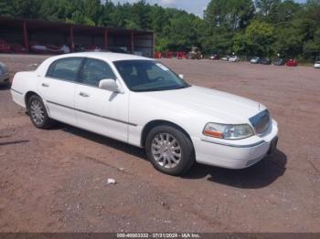  Salvage Lincoln Towncar