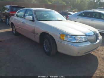  Salvage Lincoln Towncar