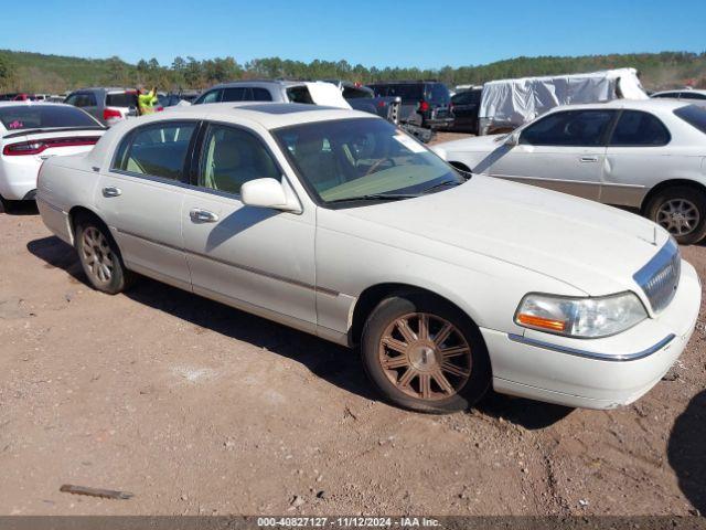  Salvage Lincoln Towncar