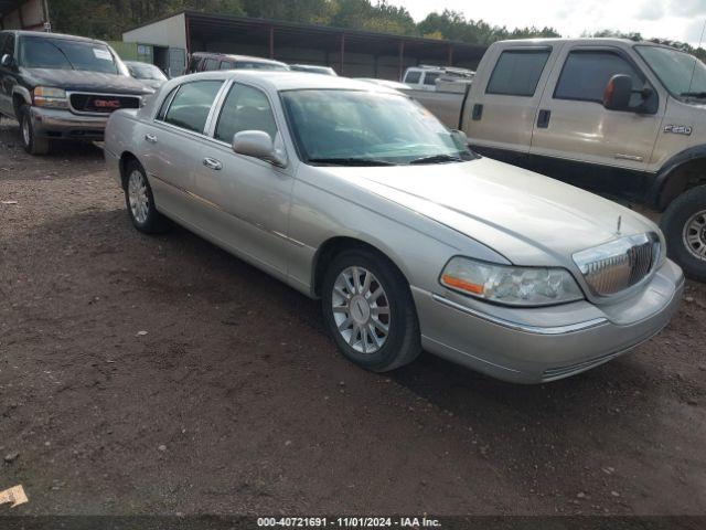  Salvage Lincoln Towncar