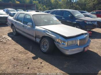  Salvage Lincoln Towncar