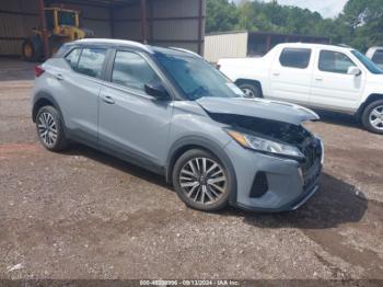  Salvage Nissan Kicks