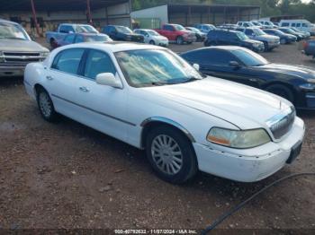  Salvage Lincoln Towncar