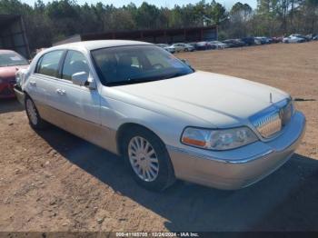  Salvage Lincoln Towncar