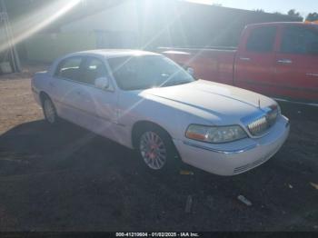  Salvage Lincoln Towncar