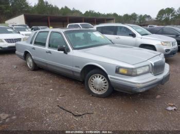  Salvage Lincoln Towncar