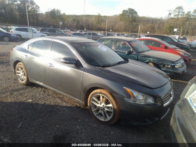  Salvage Nissan Maxima