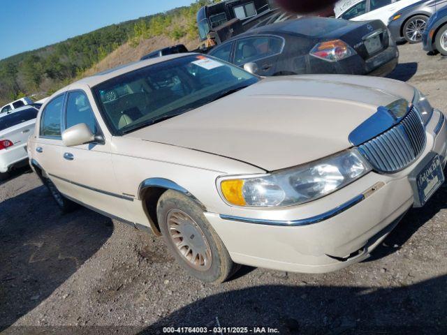  Salvage Lincoln Towncar