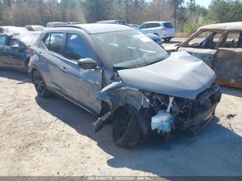  Salvage Nissan Kicks