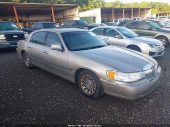  Salvage Lincoln Towncar