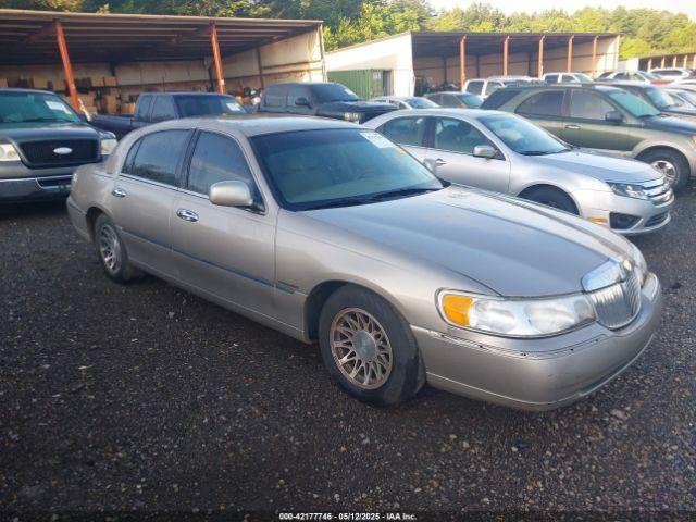  Salvage Lincoln Towncar