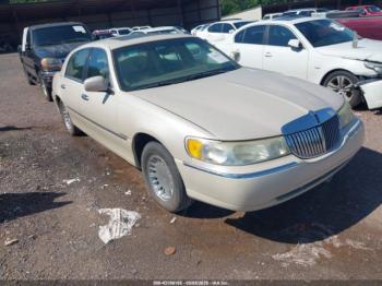  Salvage Lincoln Towncar