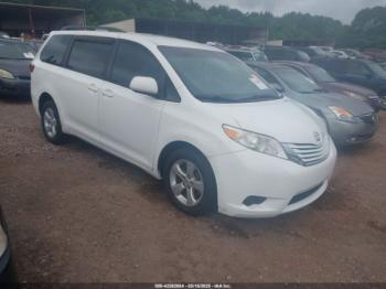  Salvage Toyota Sienna
