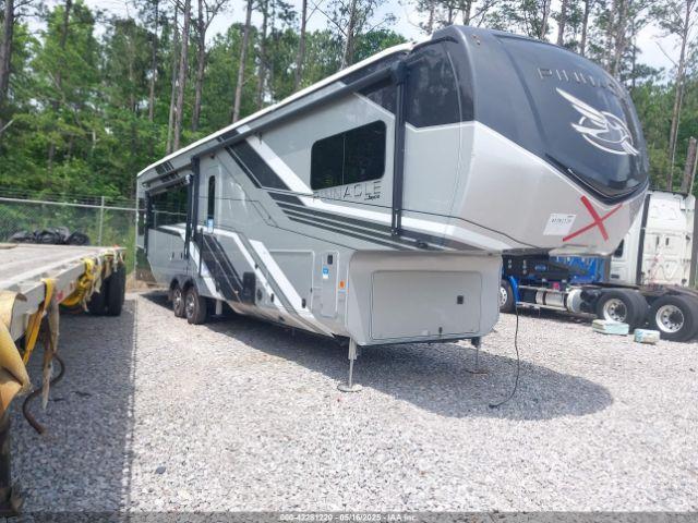  Salvage Jayco Pinnacle