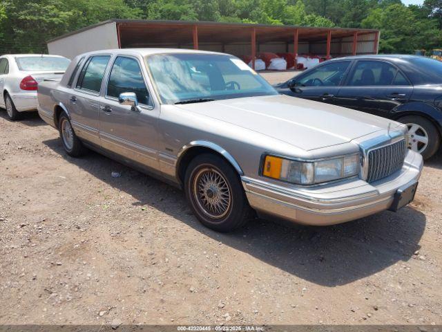 Salvage Lincoln Towncar