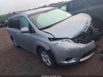 Salvage Toyota Sienna