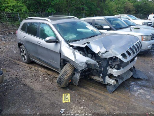  Salvage Jeep Cherokee