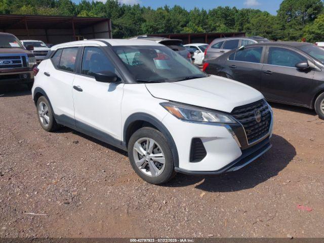  Salvage Nissan Kicks