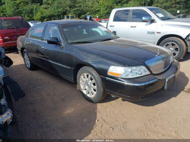  Salvage Lincoln Towncar