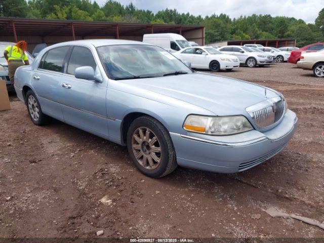  Salvage Lincoln Towncar