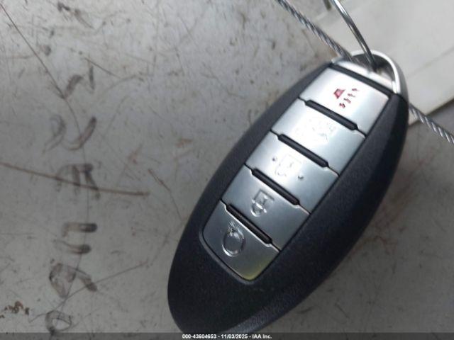 Nissan Pathfinder S Image 9