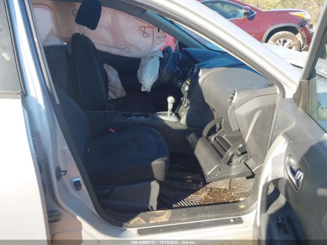 Nissan Rogue S Image 2