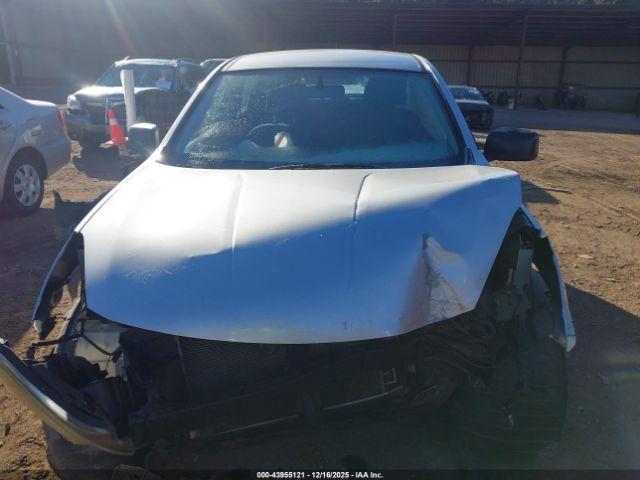 Nissan Rogue S Image 5