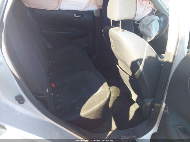 Nissan Rogue S Image 8