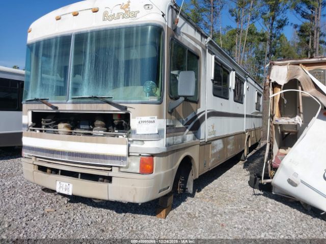Ford F-550 Super Duty Stripped Chass Image 4