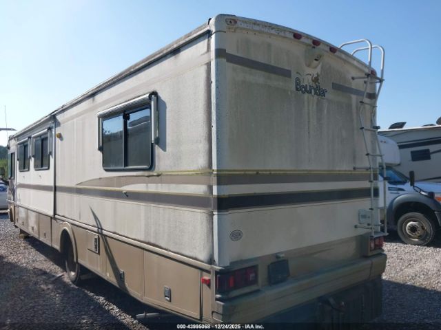 Ford F-550 Super Duty Stripped Chass Image 2