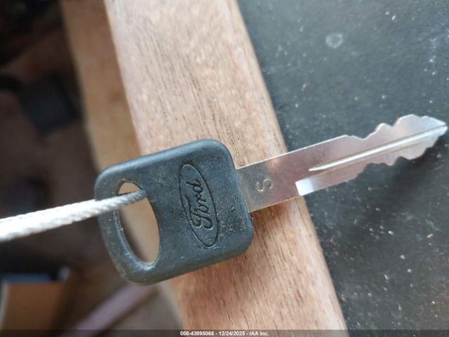 Ford F-550 Super Duty Stripped Chass Image 18