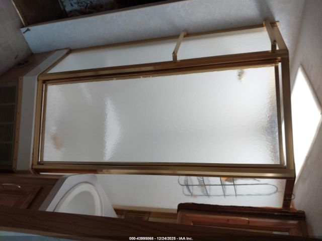 Ford F-550 Super Duty Stripped Chass Image 12