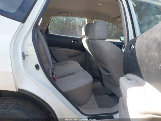 Nissan Rogue S Image 2