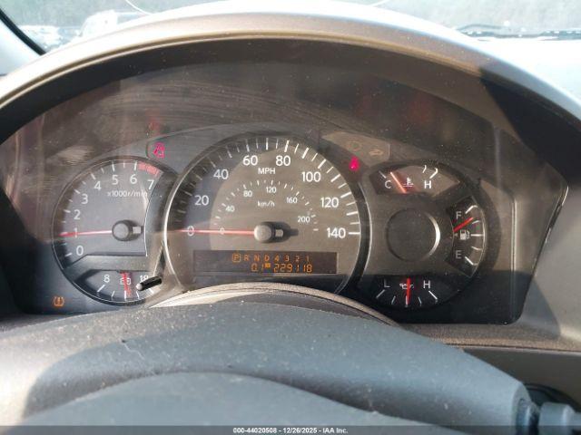 Nissan Titan Se Image 6