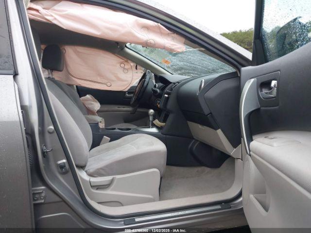 Nissan Rogue S Image 4