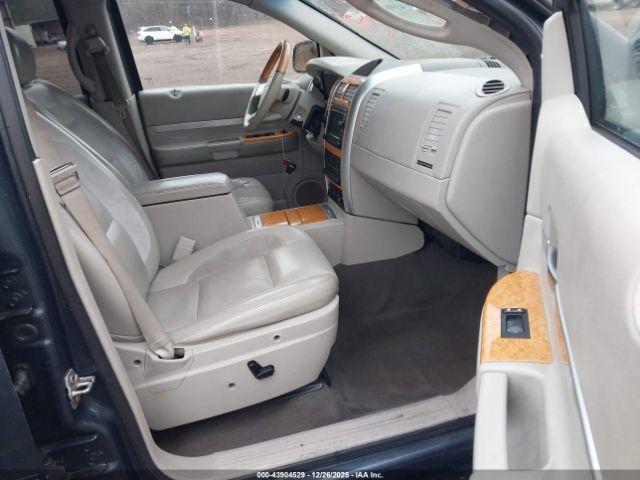 Chrysler Aspen Limited Image 4