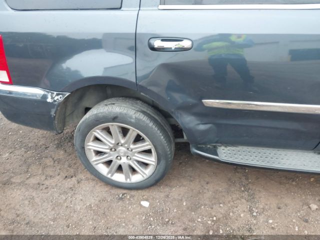 Chrysler Aspen Limited Image 3