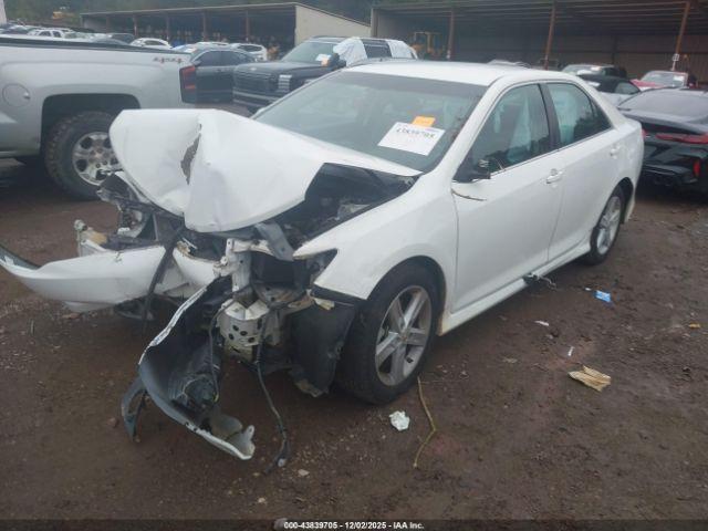 Toyota Camry Se Image 16