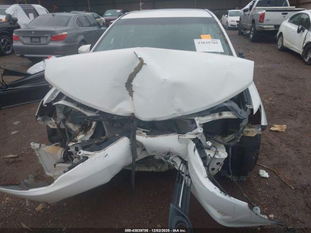 Toyota Camry Se Image 8