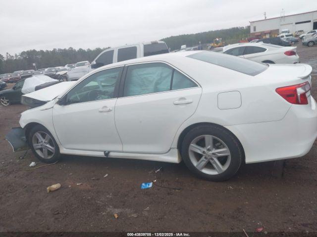 Toyota Camry Se Image 13