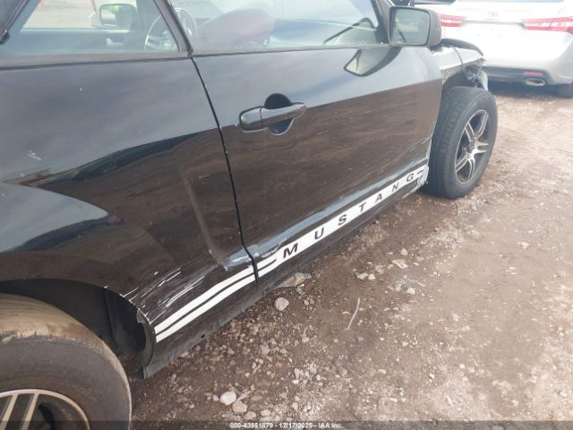 Ford Mustang Image 8