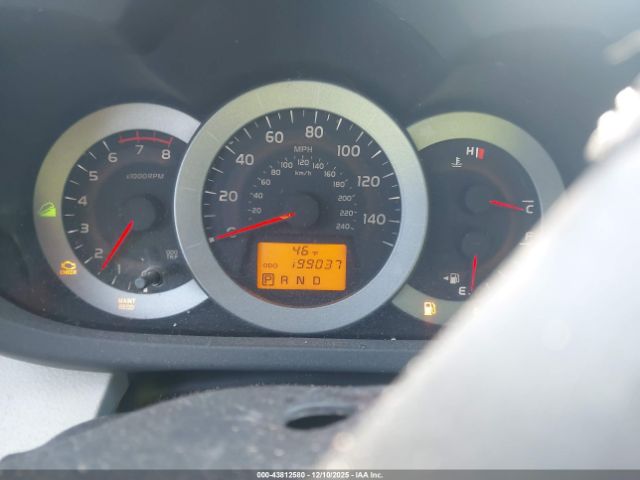 Toyota RAV4 Limited V6 Image 2