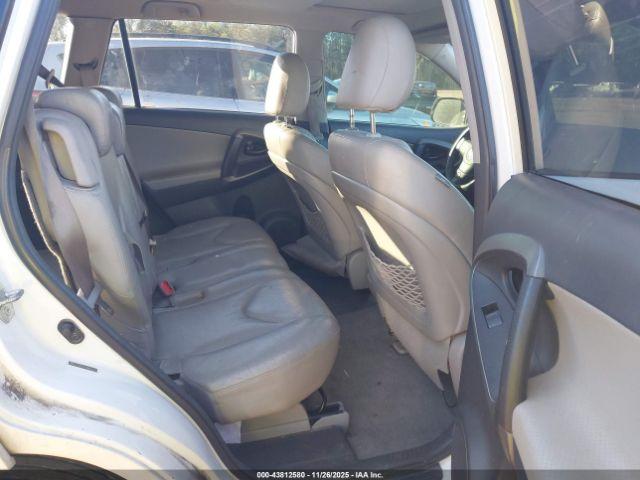 Toyota RAV4 Limited V6 Image 8