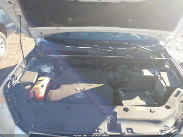 Toyota RAV4 Limited V6 Image 10