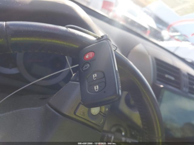 Toyota RAV4 Limited V6 Image 11