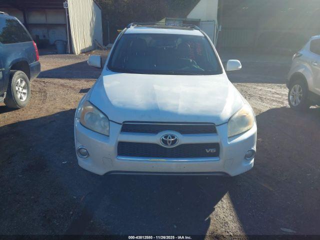 Toyota RAV4 Limited V6 Image 16