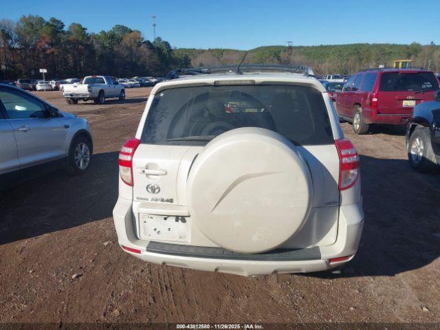 Toyota RAV4 Limited V6 Image 14