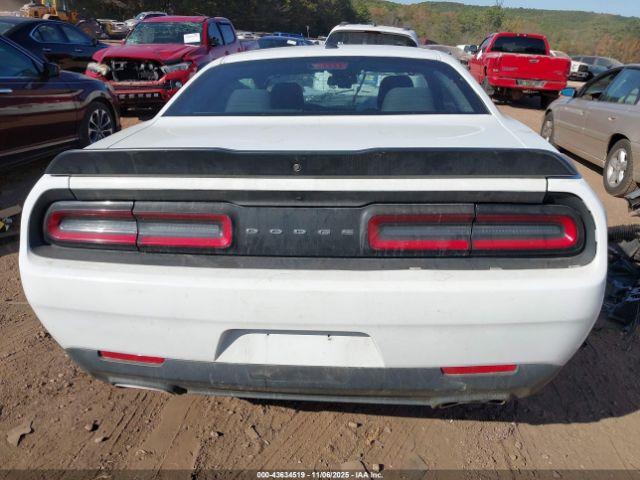 Dodge Challenger Sxt Image 13