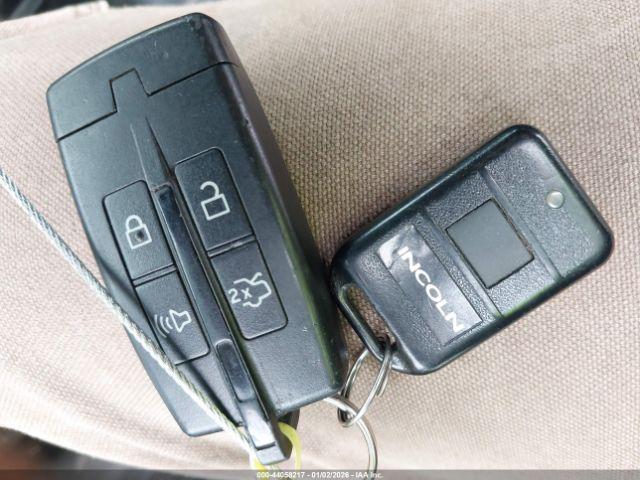 Lincoln MKS Ecoboost Image 4