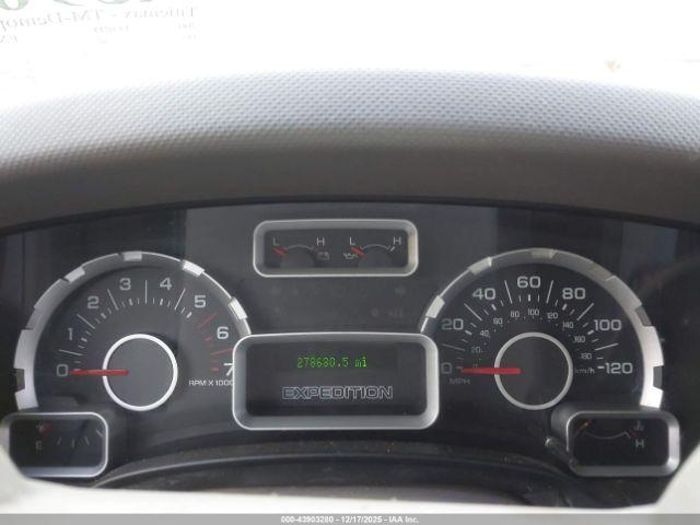 Ford Expedition Xlt Image 8